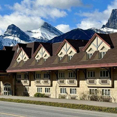 Canmore Inn & Suites Exterior foto