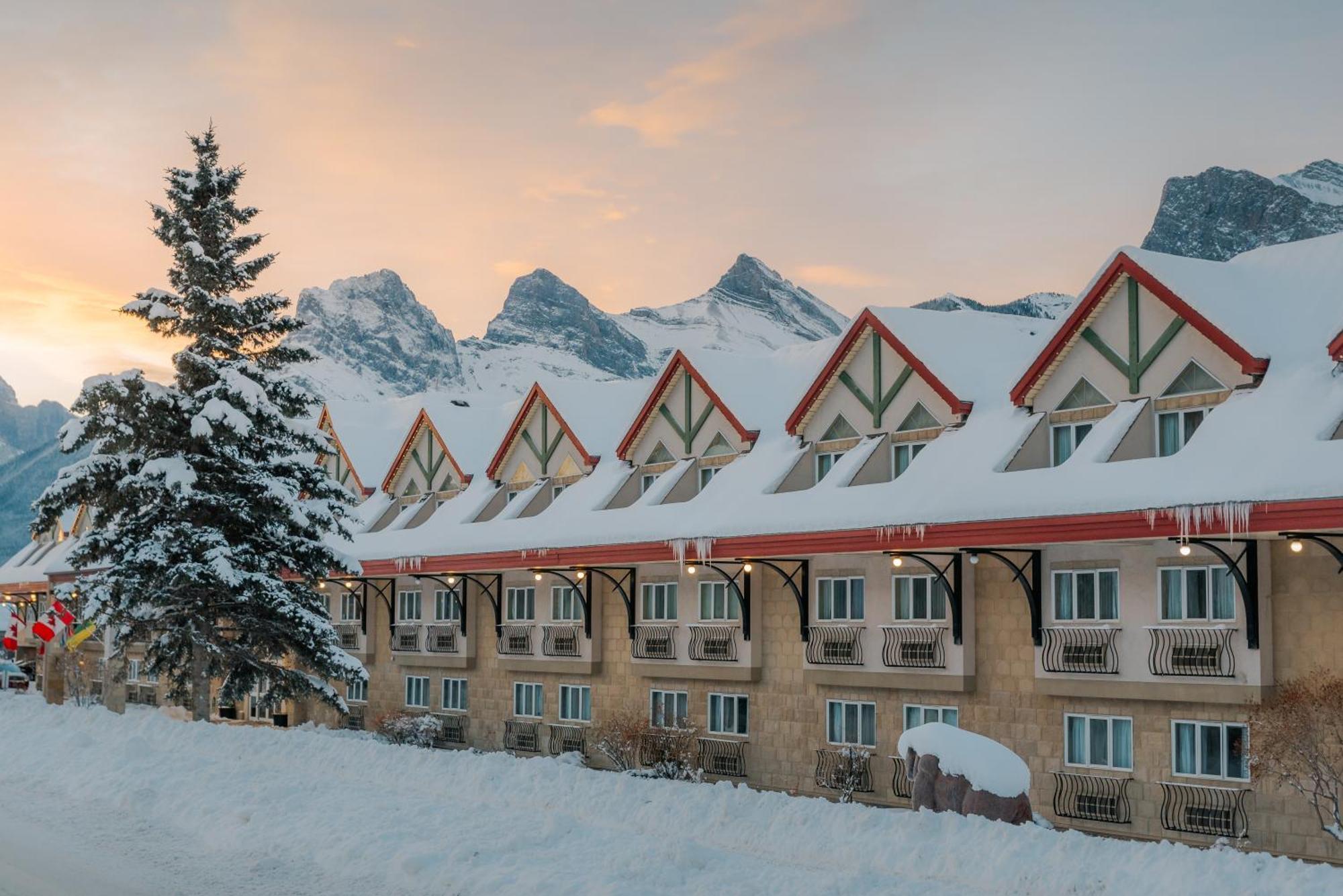 Canmore Inn & Suites Exterior foto