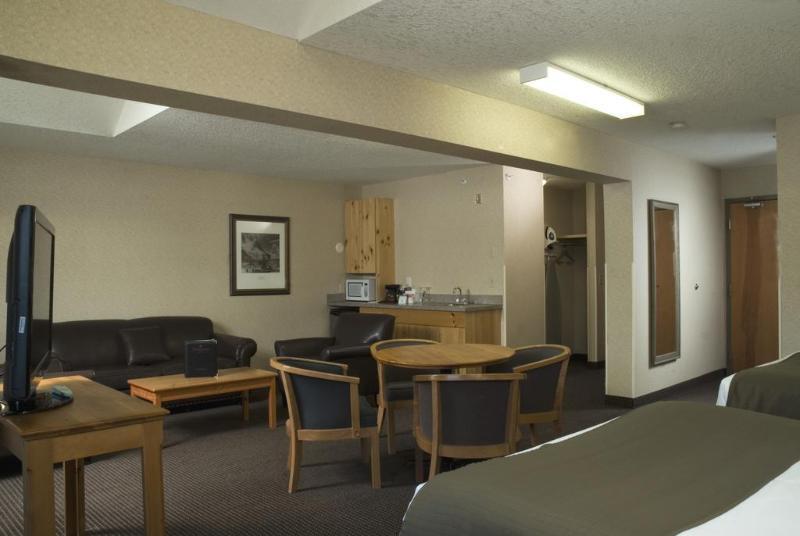 Canmore Inn & Suites Exterior foto