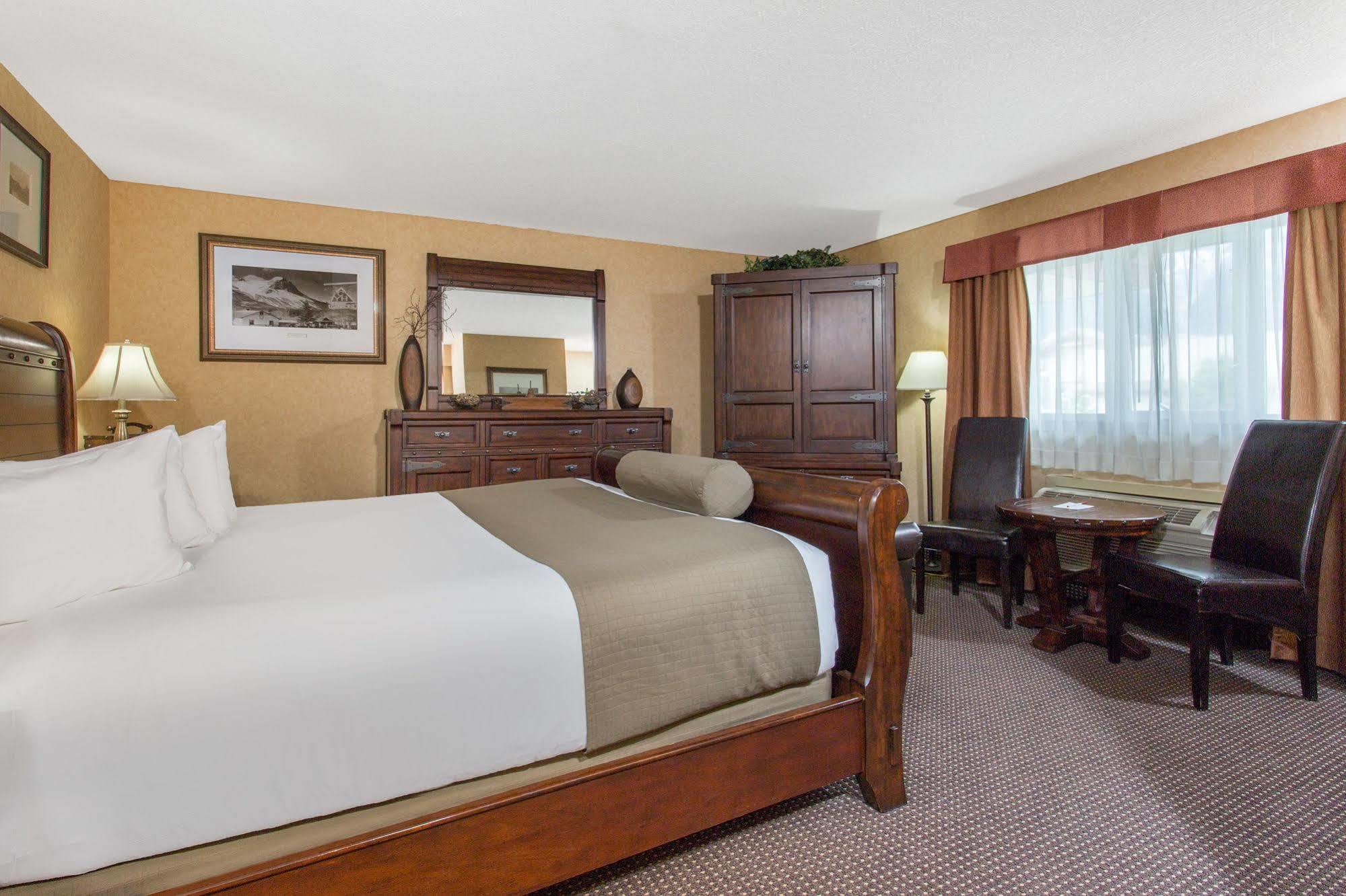 Canmore Inn & Suites Exterior foto